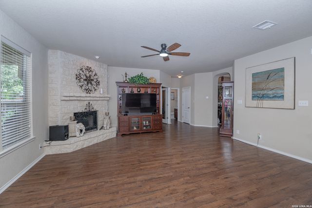 326 LOCH LOMOND DR, Cibolo, TX 78108