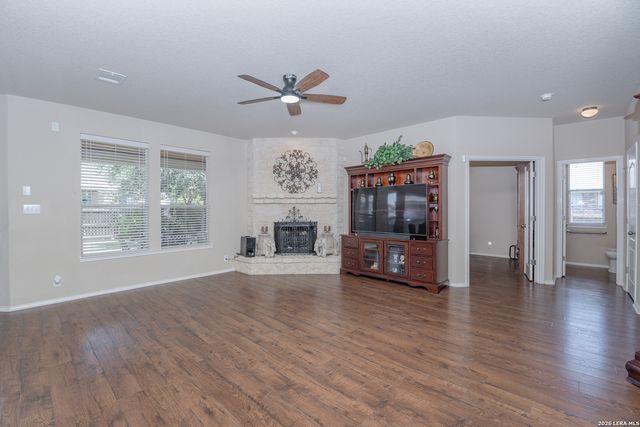 326 LOCH LOMOND DR, Cibolo, TX 78108