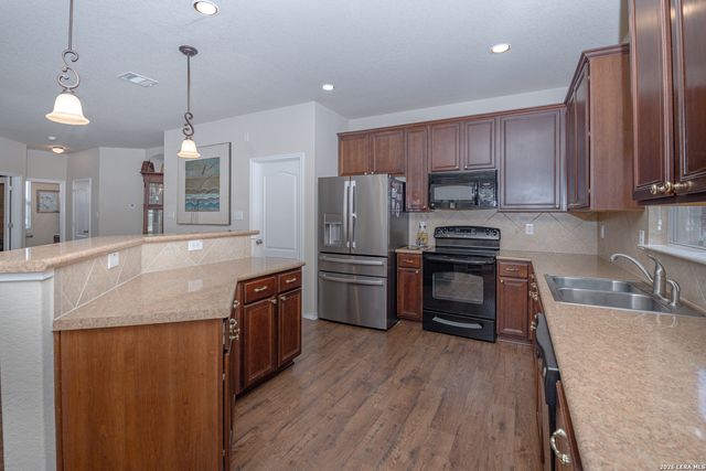326 LOCH LOMOND DR, Cibolo, TX 78108