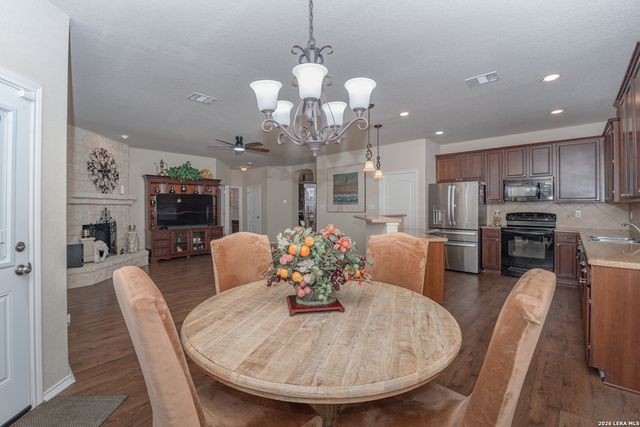 326 LOCH LOMOND DR, Cibolo, TX 78108