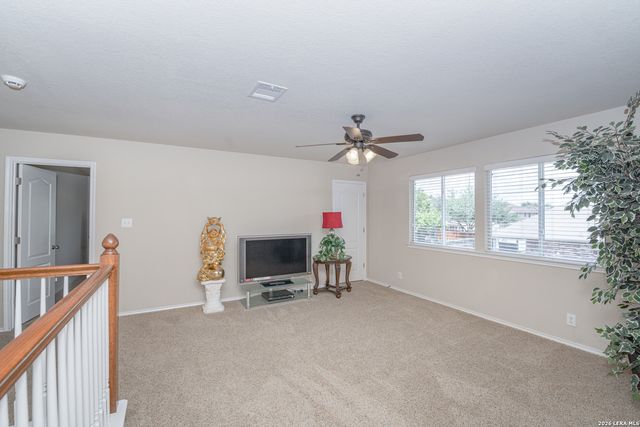 326 LOCH LOMOND DR, Cibolo, TX 78108