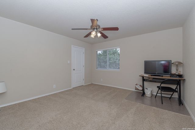326 LOCH LOMOND DR, Cibolo, TX 78108