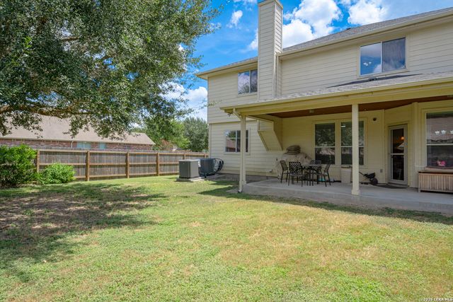 326 LOCH LOMOND DR, Cibolo, TX 78108