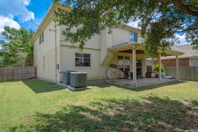 326 LOCH LOMOND DR, Cibolo, TX 78108
