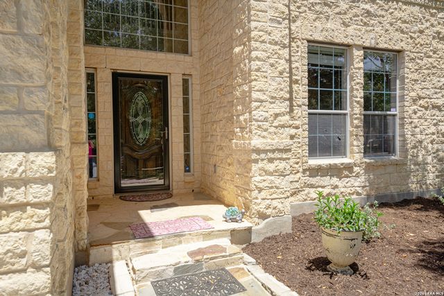 326 LOCH LOMOND DR, Cibolo, TX 78108