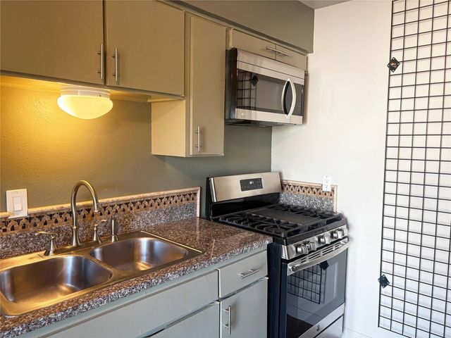 620 S 1st ST 201, Austin, TX 78704