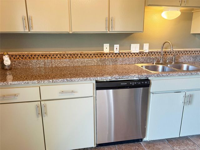 620 S 1st ST 201, Austin, TX 78704