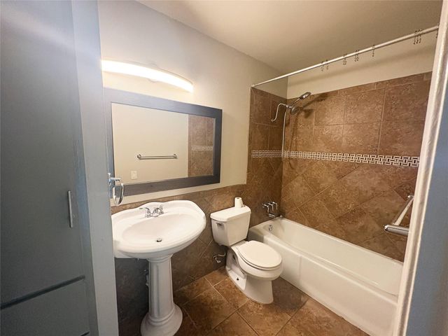 620 S 1st ST 201, Austin, TX 78704