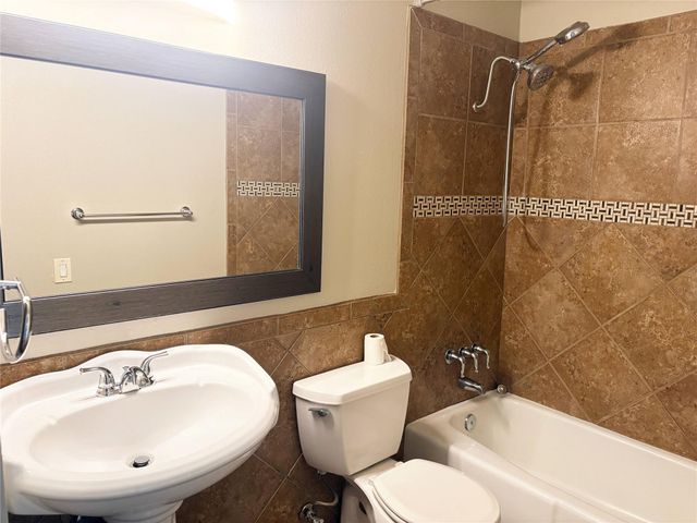 620 S 1st ST 201, Austin, TX 78704