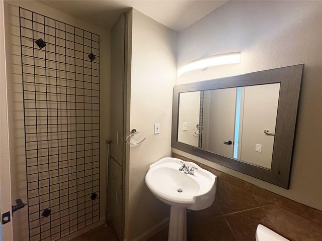 620 S 1st ST 201, Austin, TX 78704