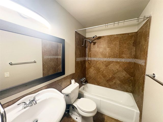 620 S 1st ST 201, Austin, TX 78704