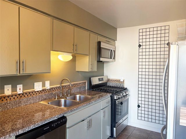 620 S 1st ST 201, Austin, TX 78704