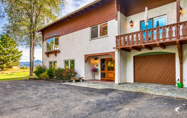 54 Split Rock Road, Lake Placid, NY 12946