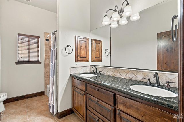 10409 Hinderhill Drive, Bakersfield, CA 93312