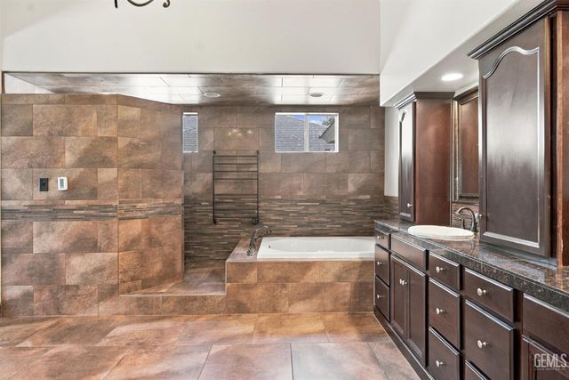 10409 Hinderhill Drive, Bakersfield, CA 93312