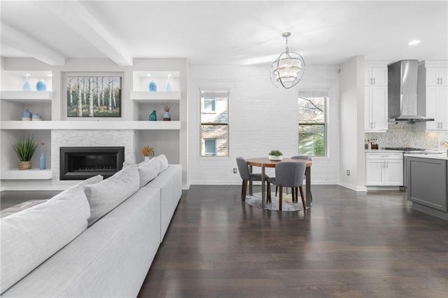 823 Canterbury Overlook, Atlanta, GA 30324