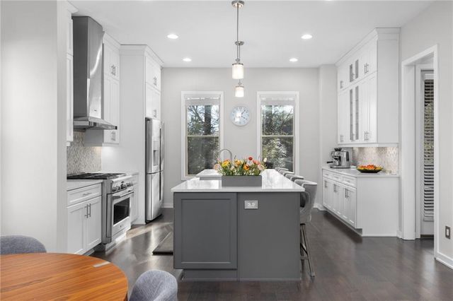 823 Canterbury Overlook, Atlanta, GA 30324