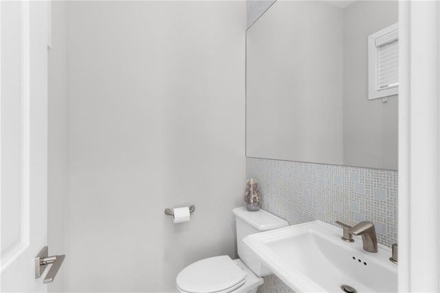 823 Canterbury Overlook, Atlanta, GA 30324