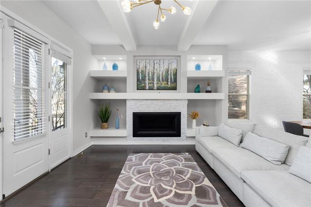 823 Canterbury Overlook, Atlanta, GA 30324