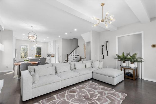 823 Canterbury Overlook, Atlanta, GA 30324