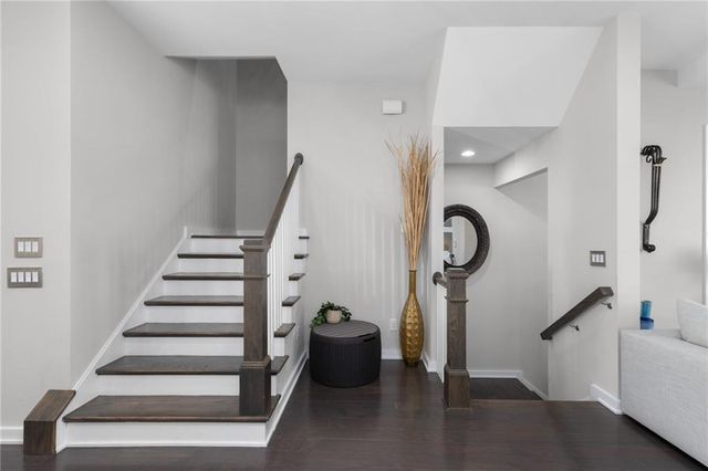 823 Canterbury Overlook, Atlanta, GA 30324