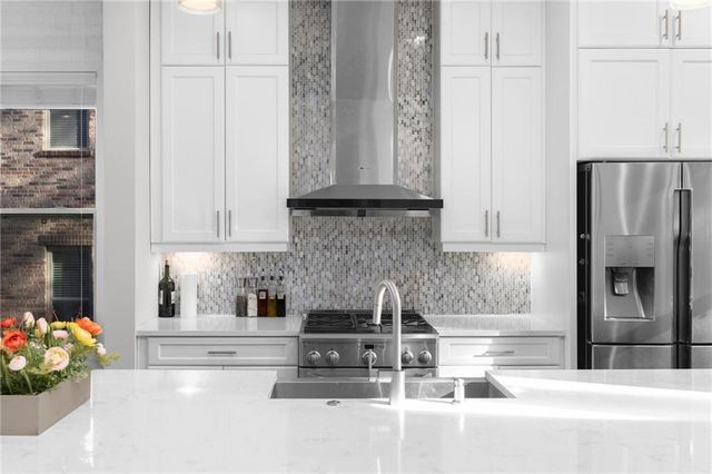 823 Canterbury Overlook, Atlanta, GA 30324