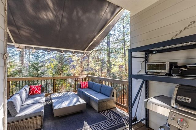 823 Canterbury Overlook, Atlanta, GA 30324
