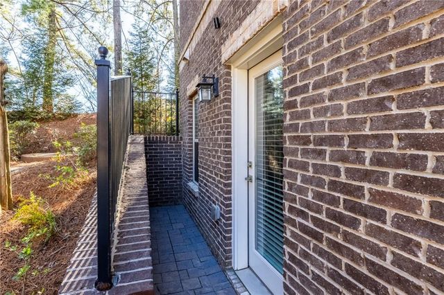 823 Canterbury Overlook, Atlanta, GA 30324