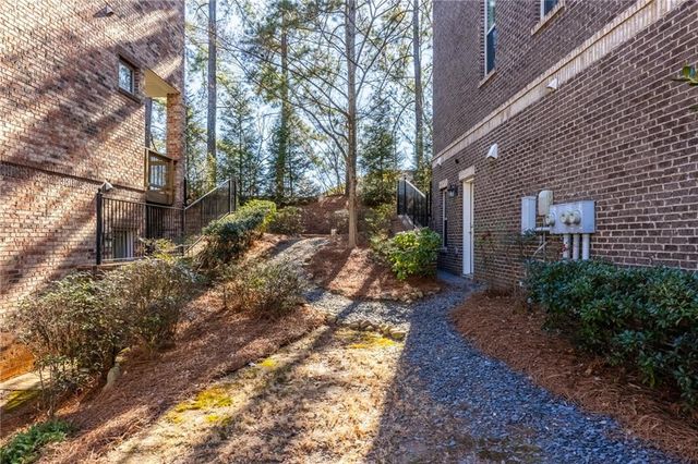 823 Canterbury Overlook, Atlanta, GA 30324