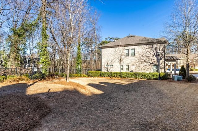 823 Canterbury Overlook, Atlanta, GA 30324
