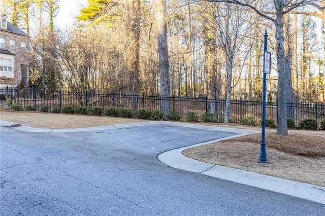 823 Canterbury Overlook, Atlanta, GA 30324