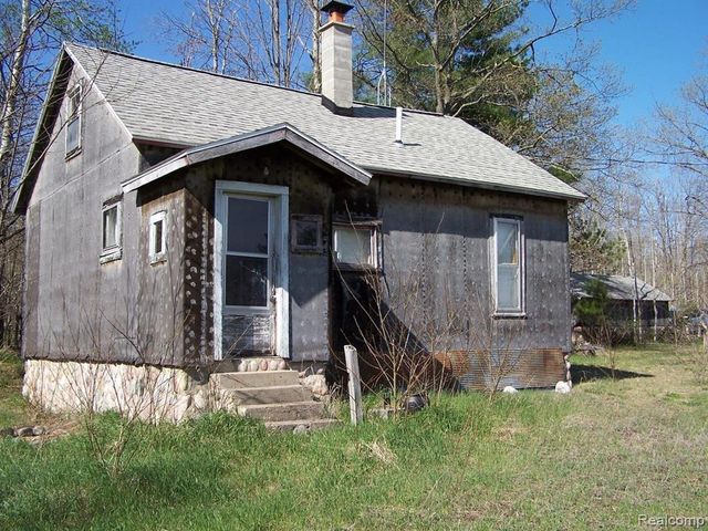 2720 Sawyer Road, Gaylord, MI 49735