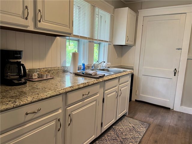 9 Rockland Street, Narragansett, RI 02882
