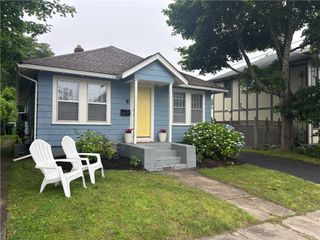 9 Rockland Street, Narragansett, RI 02882