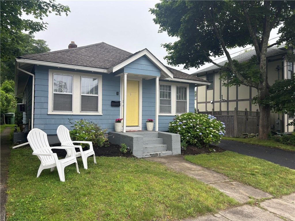 9 Rockland Street, Narragansett, RI 02882