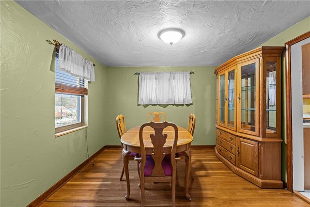 50 Sunrise Dr, Pleasant Hills, PA 15236