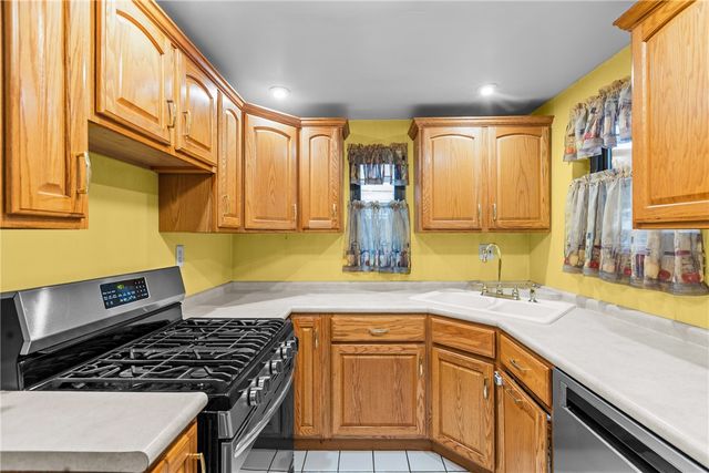 50 Sunrise Dr, Pleasant Hills, PA 15236