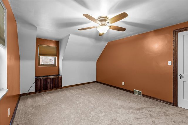 50 Sunrise Dr, Pleasant Hills, PA 15236