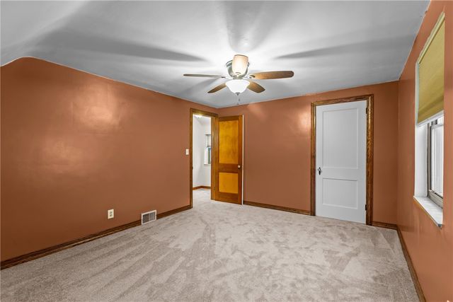 50 Sunrise Dr, Pleasant Hills, PA 15236