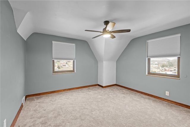 50 Sunrise Dr, Pleasant Hills, PA 15236