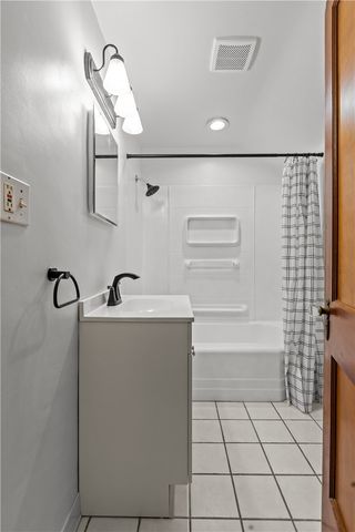 50 Sunrise Dr, Pleasant Hills, PA 15236