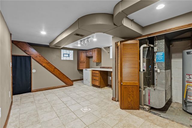 50 Sunrise Dr, Pleasant Hills, PA 15236