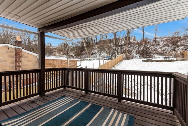 50 Sunrise Dr, Pleasant Hills, PA 15236