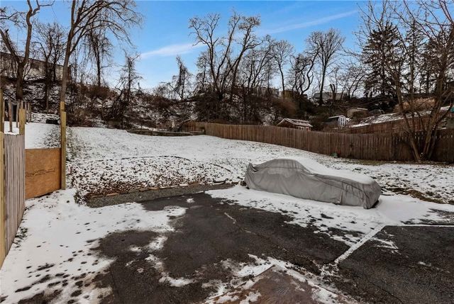 50 Sunrise Dr, Pleasant Hills, PA 15236