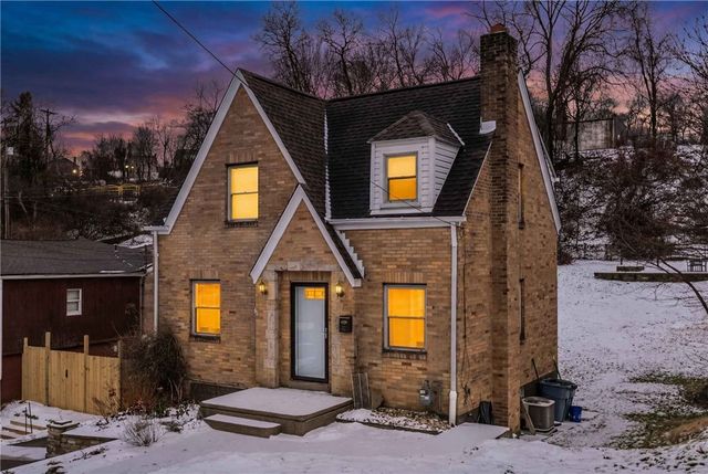 50 Sunrise Dr, Pleasant Hills, PA 15236