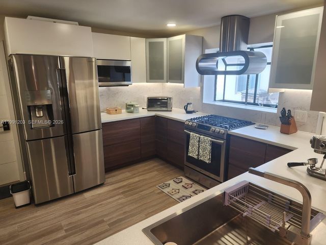 831 Plover Ave, Miami Springs, FL 33166