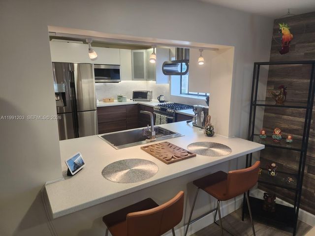 831 Plover Ave, Miami Springs, FL 33166