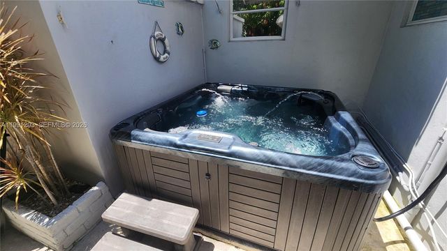 831 Plover Ave, Miami Springs, FL 33166