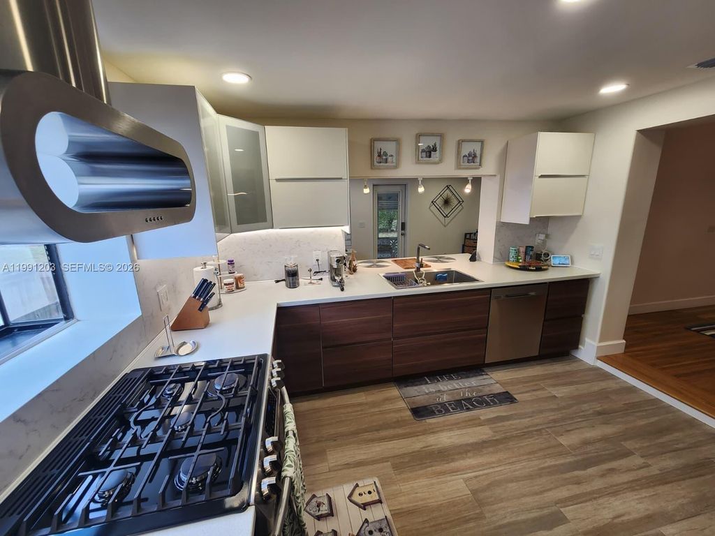 831 Plover Ave, Miami Springs, FL 33166