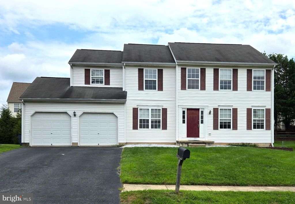 136 W FLAGSTONE DR, Newark, DE 19702